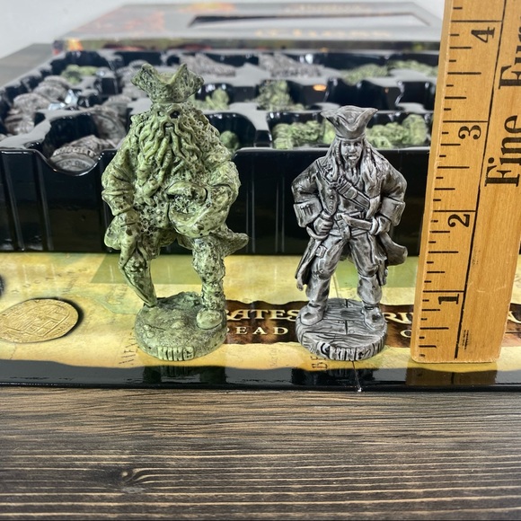 Pirates of the Caribbean Dead Man's Chest Chess Set Collector's Edition - Picture 8 of 11